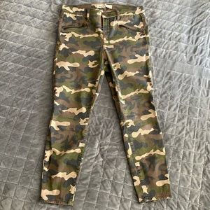 Gap camo skinny jeans